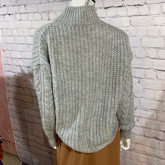 Brand new with tag sweater - Picture 3 of 4